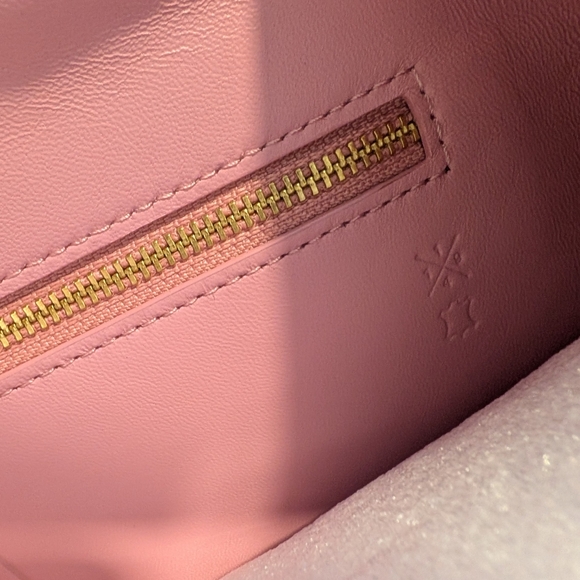 Extremely rare Coach Kisslock Frame in π©· Pink! - Picture 12 of 12